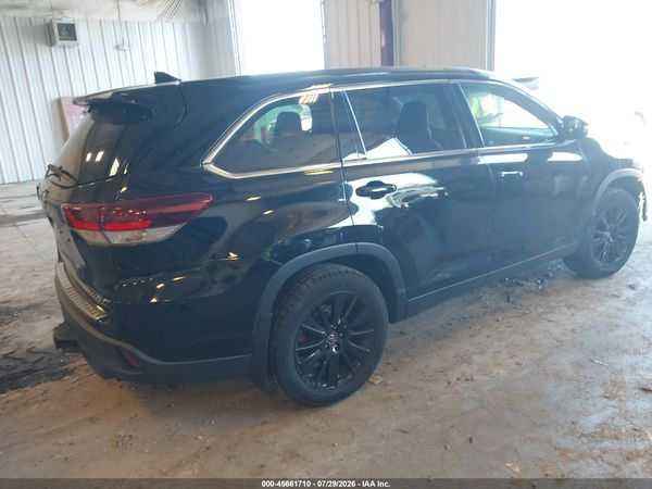 2019 TOYOTA HIGHLANDER SE