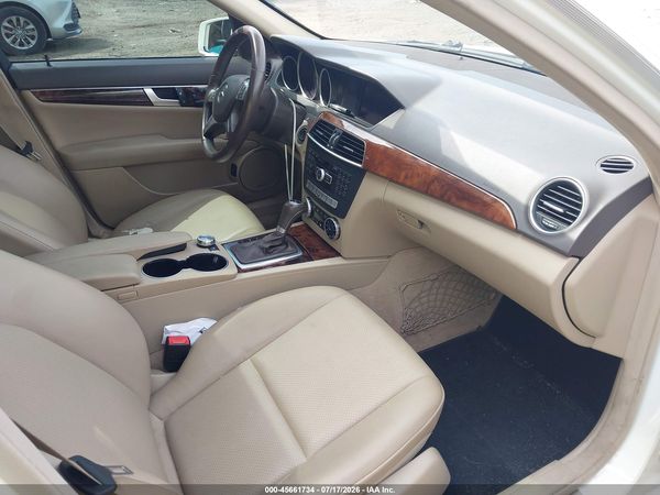 2013 MERCEDES-BENZ C 300 LUXURY 4MATIC