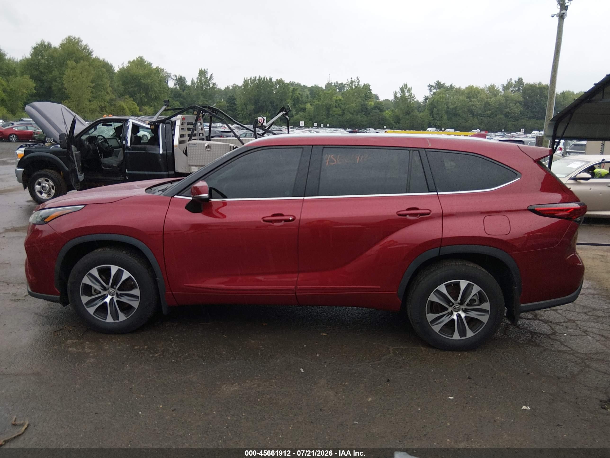 2022 TOYOTA HIGHLANDER XLE