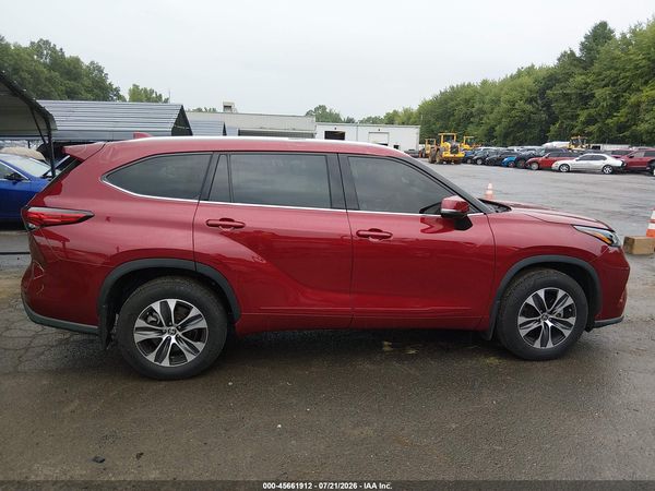 2022 TOYOTA HIGHLANDER XLE