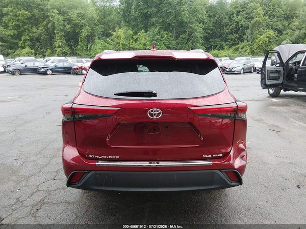 2022 TOYOTA HIGHLANDER XLE