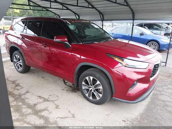 2022 TOYOTA HIGHLANDER XLE