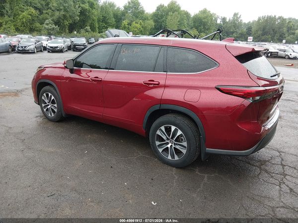 2022 TOYOTA HIGHLANDER XLE