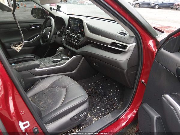 2022 TOYOTA HIGHLANDER XLE