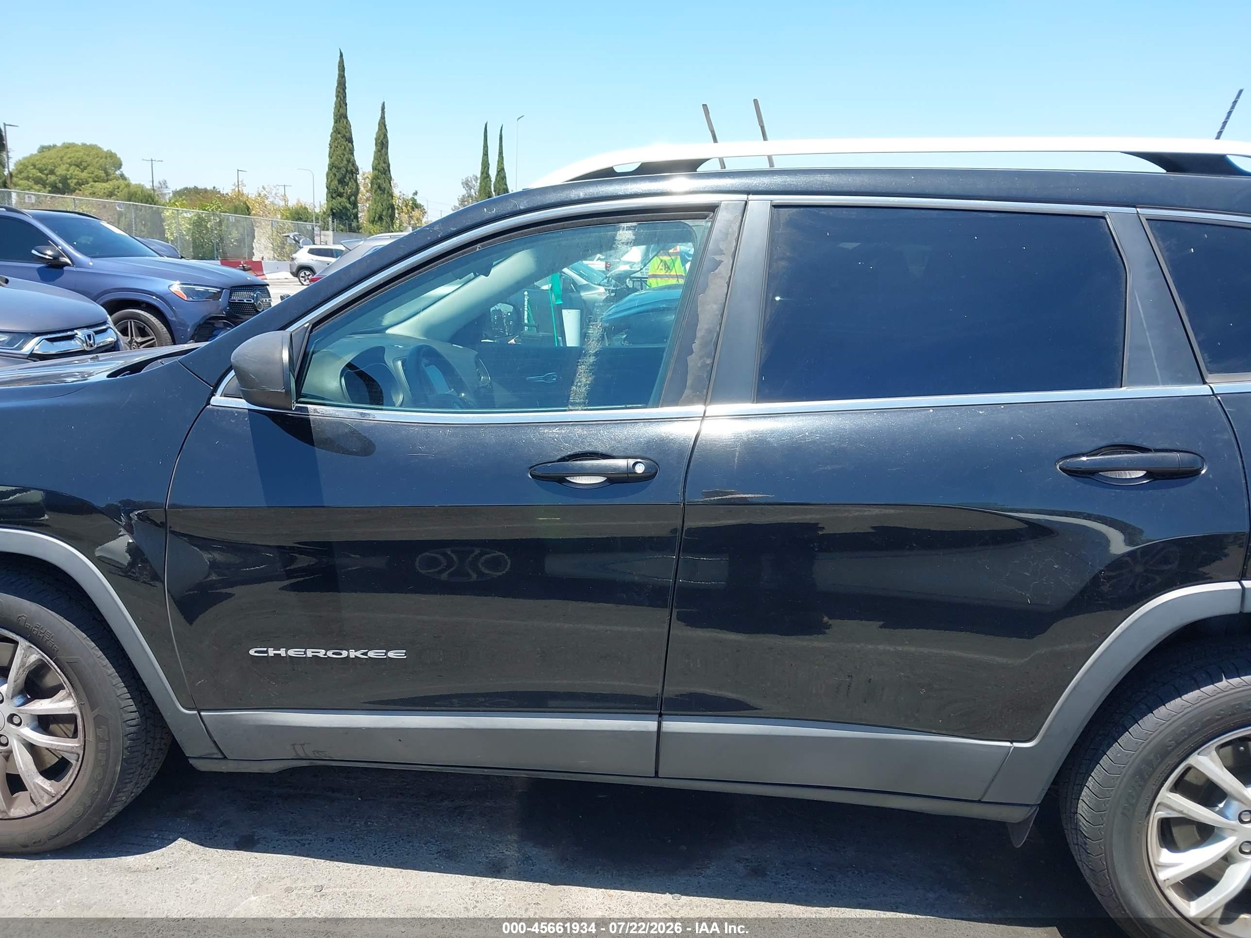 2019 JEEP CHEROKEE LATITUDE FWD