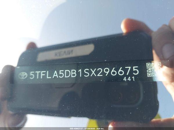 2025 TOYOTA TUNDRA SR5
