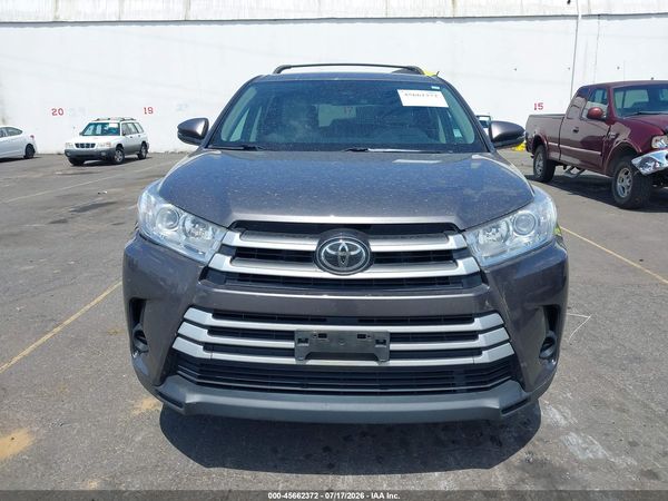 2017 TOYOTA HIGHLANDER LE