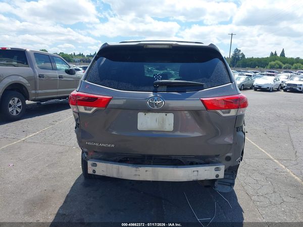 2017 TOYOTA HIGHLANDER LE