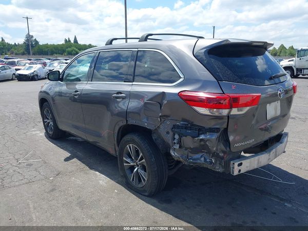 2017 TOYOTA HIGHLANDER LE