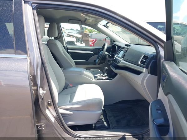 2017 TOYOTA HIGHLANDER LE