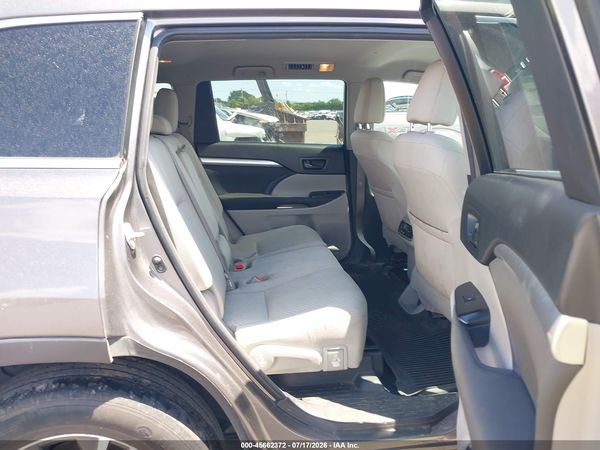 2017 TOYOTA HIGHLANDER LE