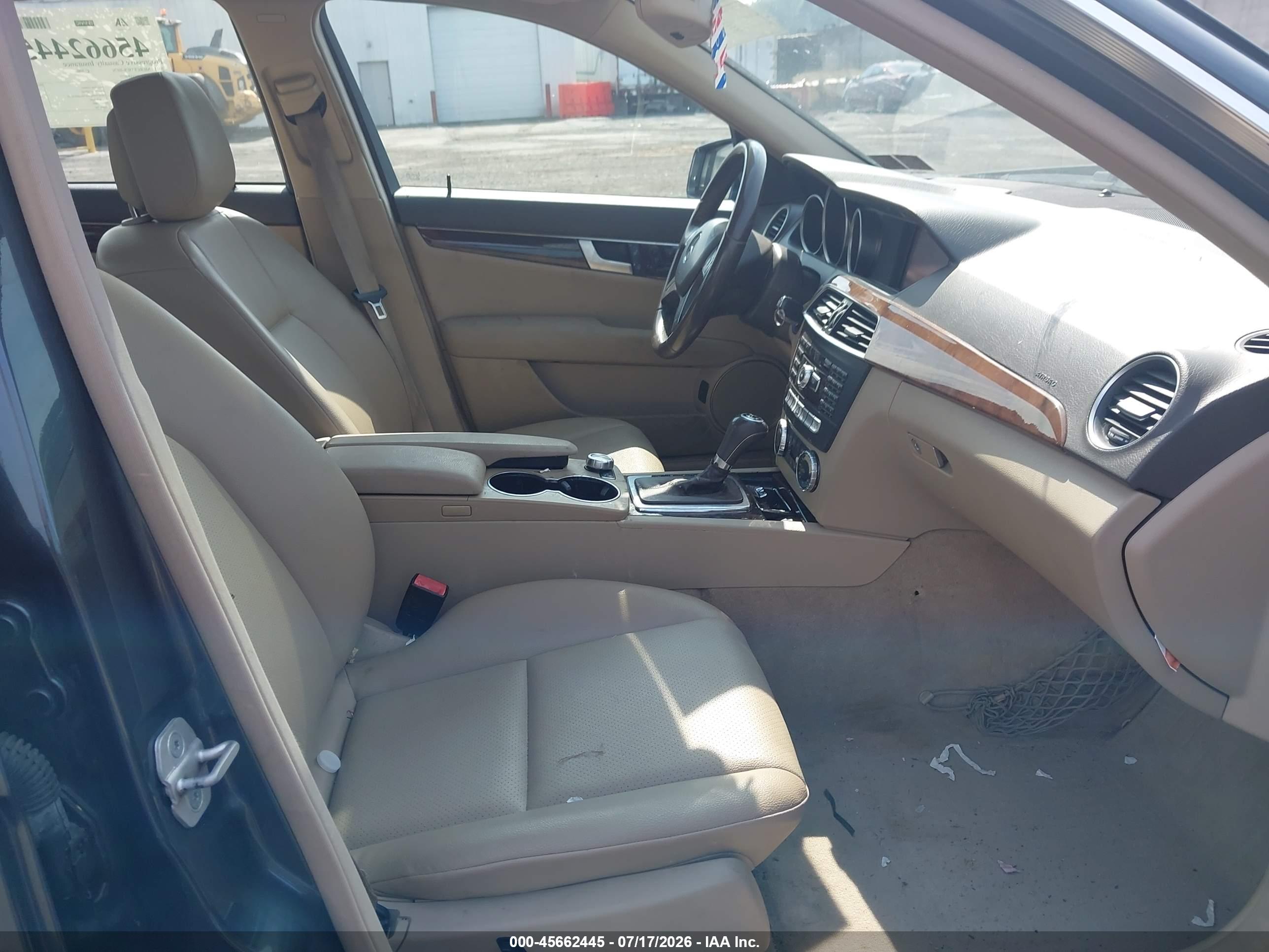 2013 MERCEDES-BENZ C 300 LUXURY 4MATIC