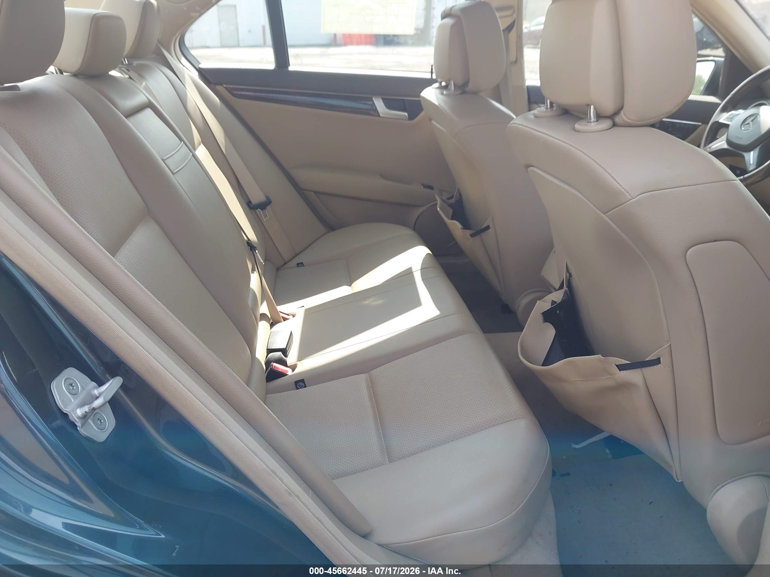 2013 MERCEDES-BENZ C 300 LUXURY 4MATIC