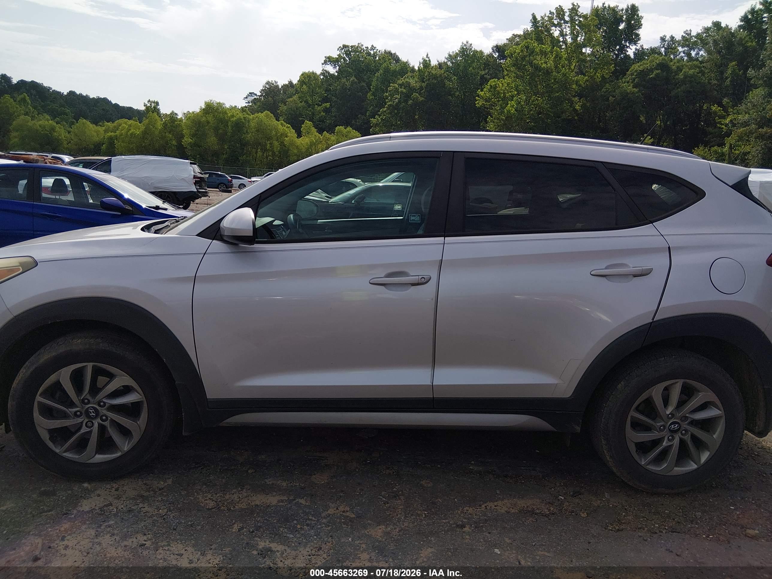 2017 HYUNDAI TUCSON SE