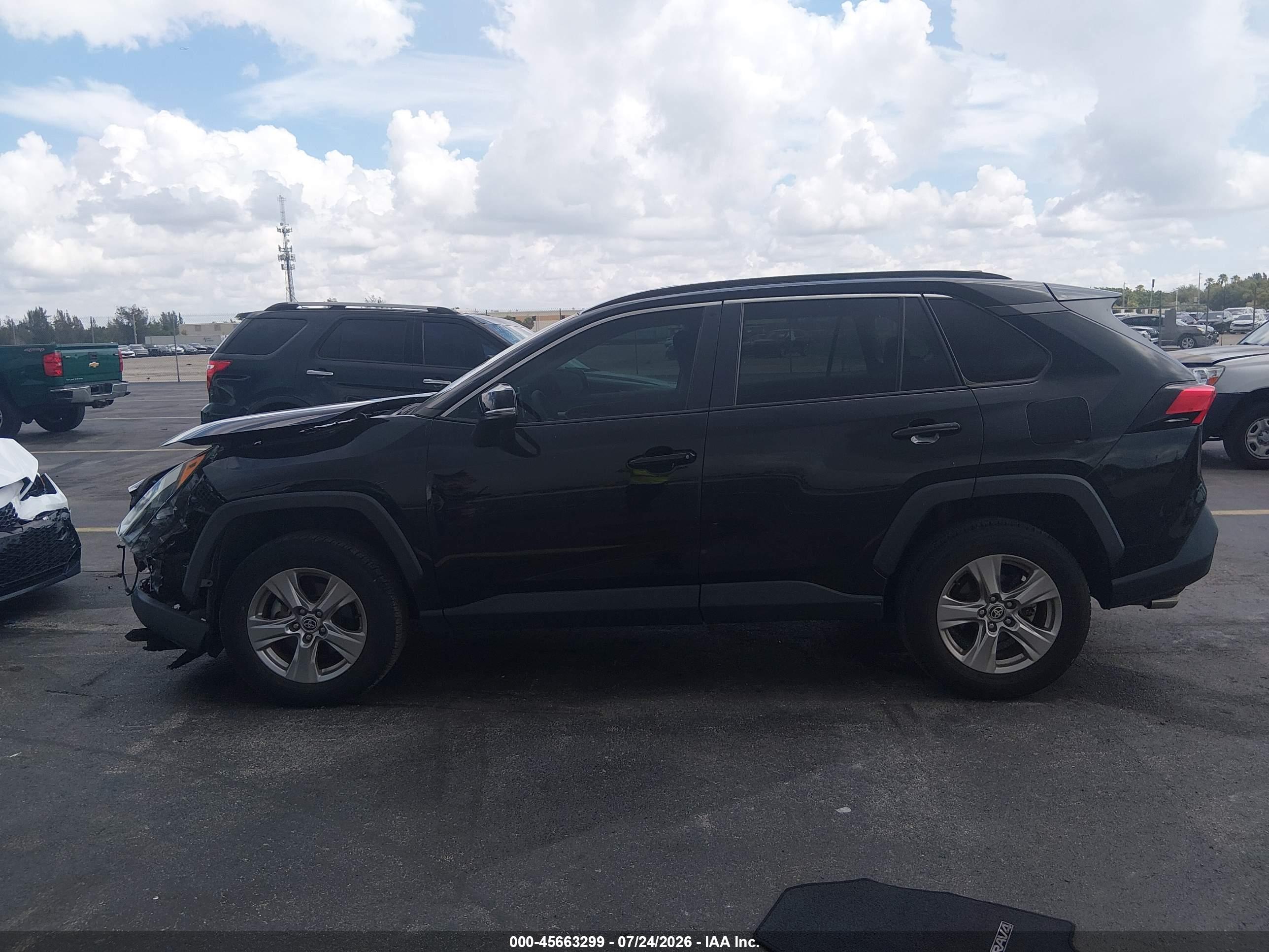 2023 TOYOTA RAV4 XLE