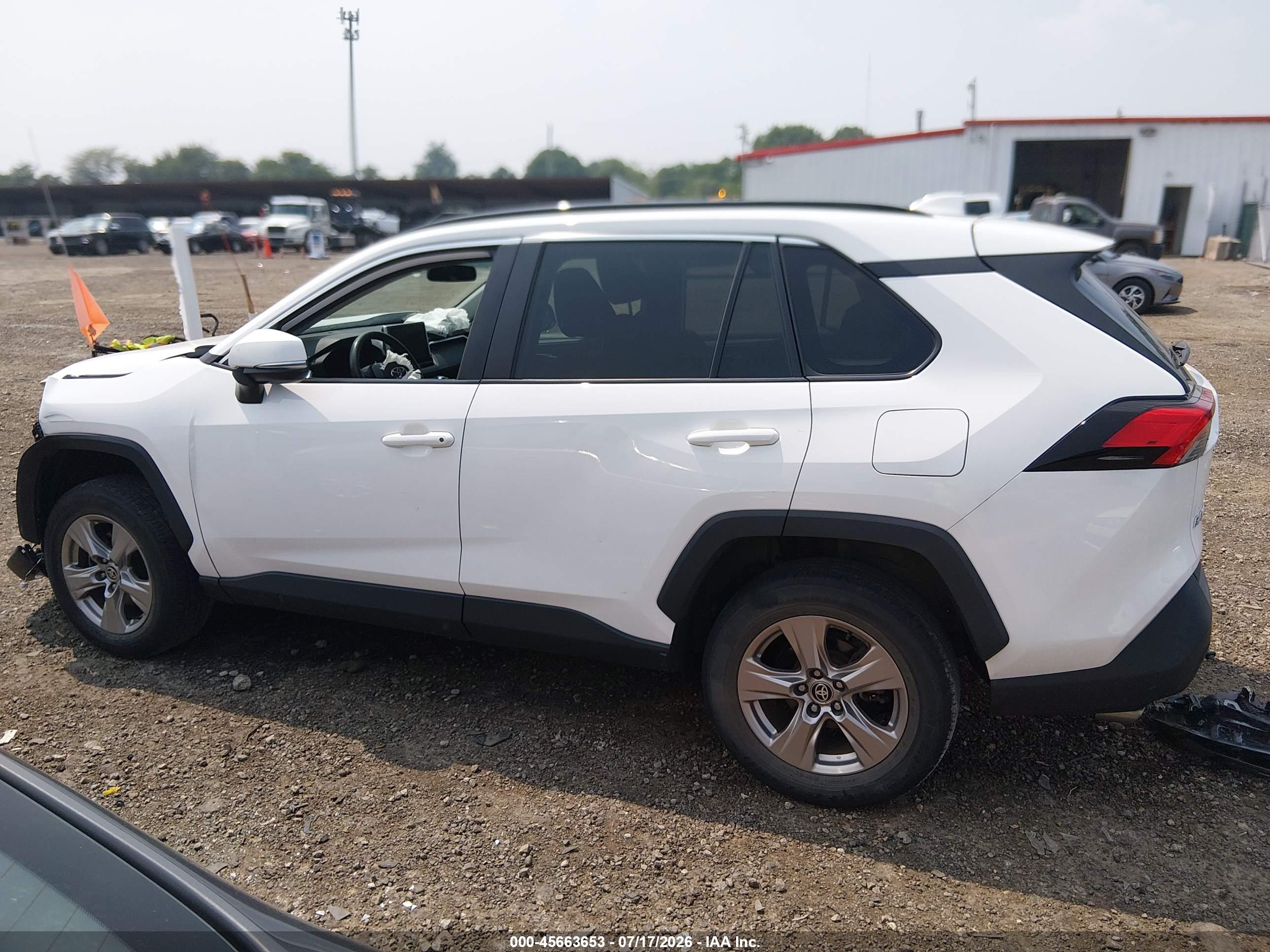 2023 TOYOTA RAV4 XLE