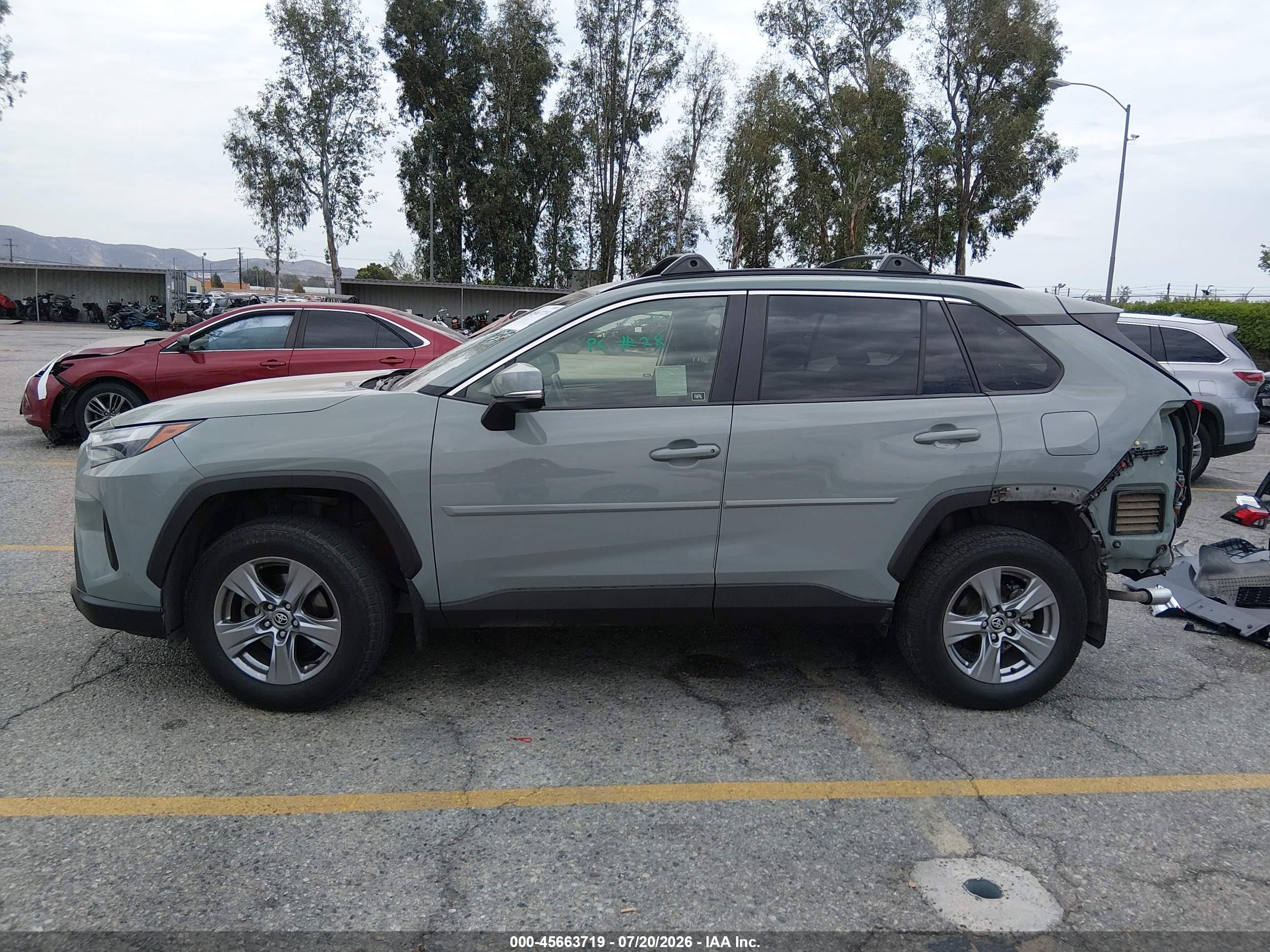 2022 TOYOTA RAV4 XLE
