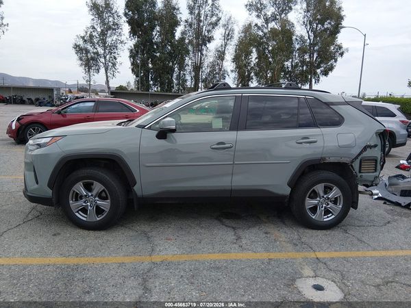 2022 TOYOTA RAV4 XLE