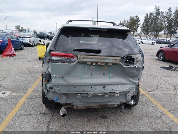 2022 TOYOTA RAV4 XLE