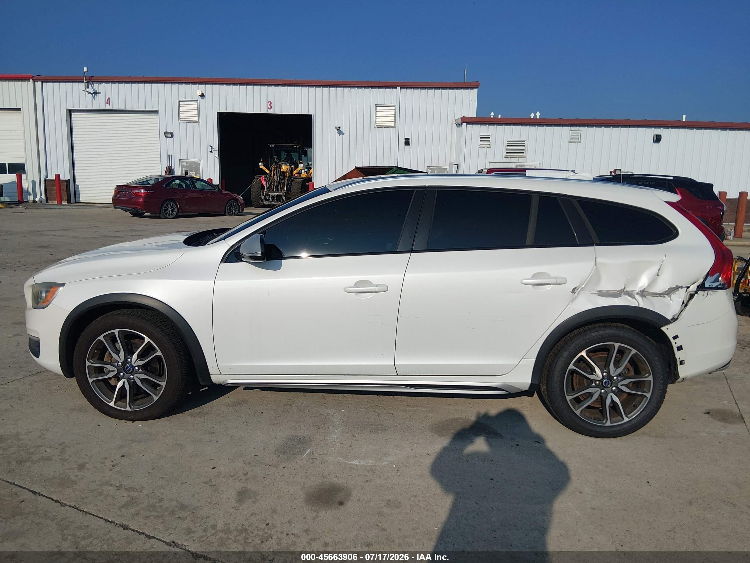 2016 VOLVO V60 CROSS COUNTRY T5
