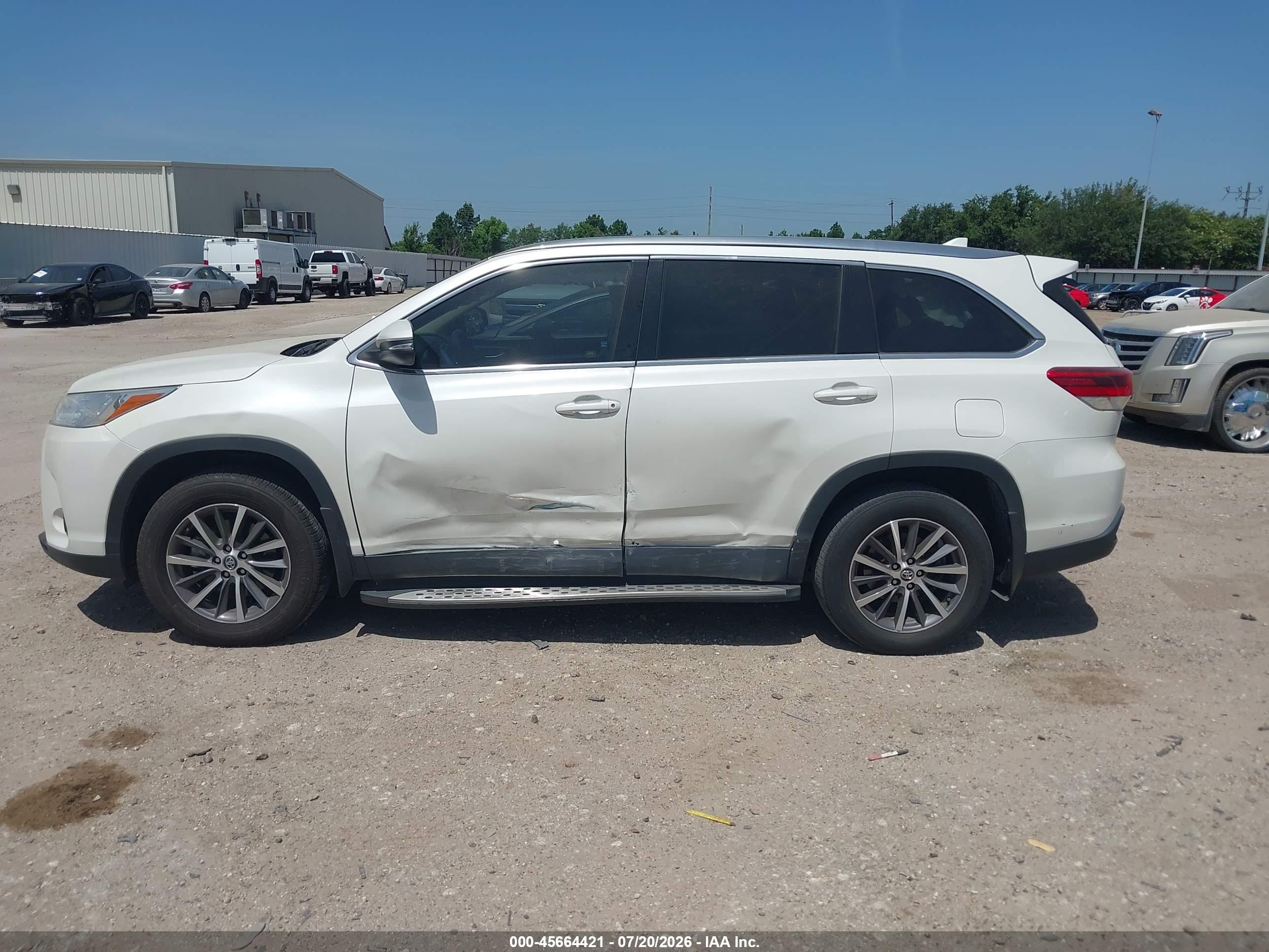 2019 TOYOTA HIGHLANDER XLE