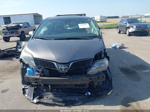 2018 TOYOTA SIENNA SE 8 PASSENGER