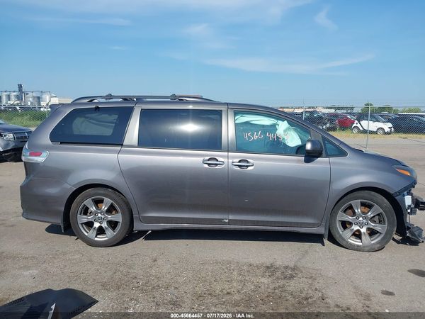 2018 TOYOTA SIENNA SE 8 PASSENGER