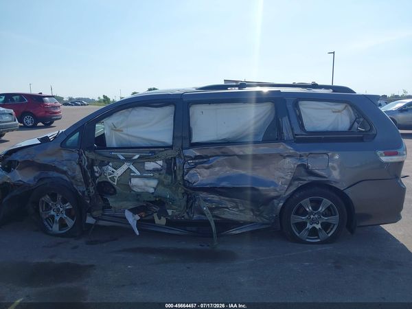 2018 TOYOTA SIENNA SE 8 PASSENGER