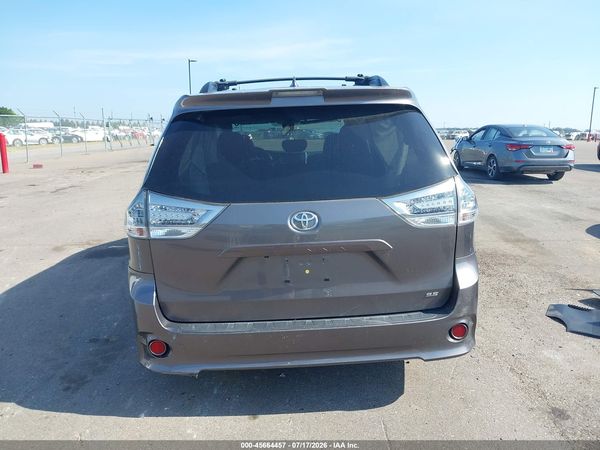 2018 TOYOTA SIENNA SE 8 PASSENGER