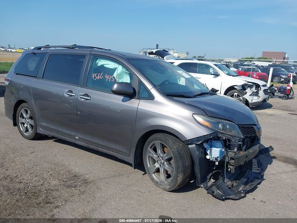 2018 TOYOTA SIENNA SE 8 PASSENGER
