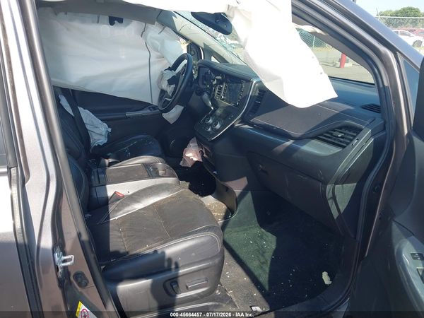 2018 TOYOTA SIENNA SE 8 PASSENGER