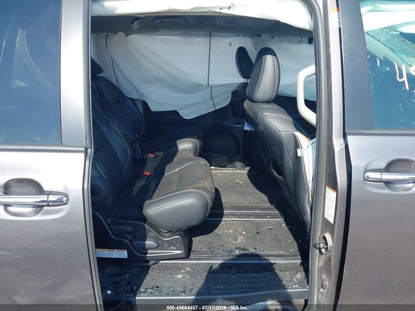 2018 TOYOTA SIENNA SE 8 PASSENGER