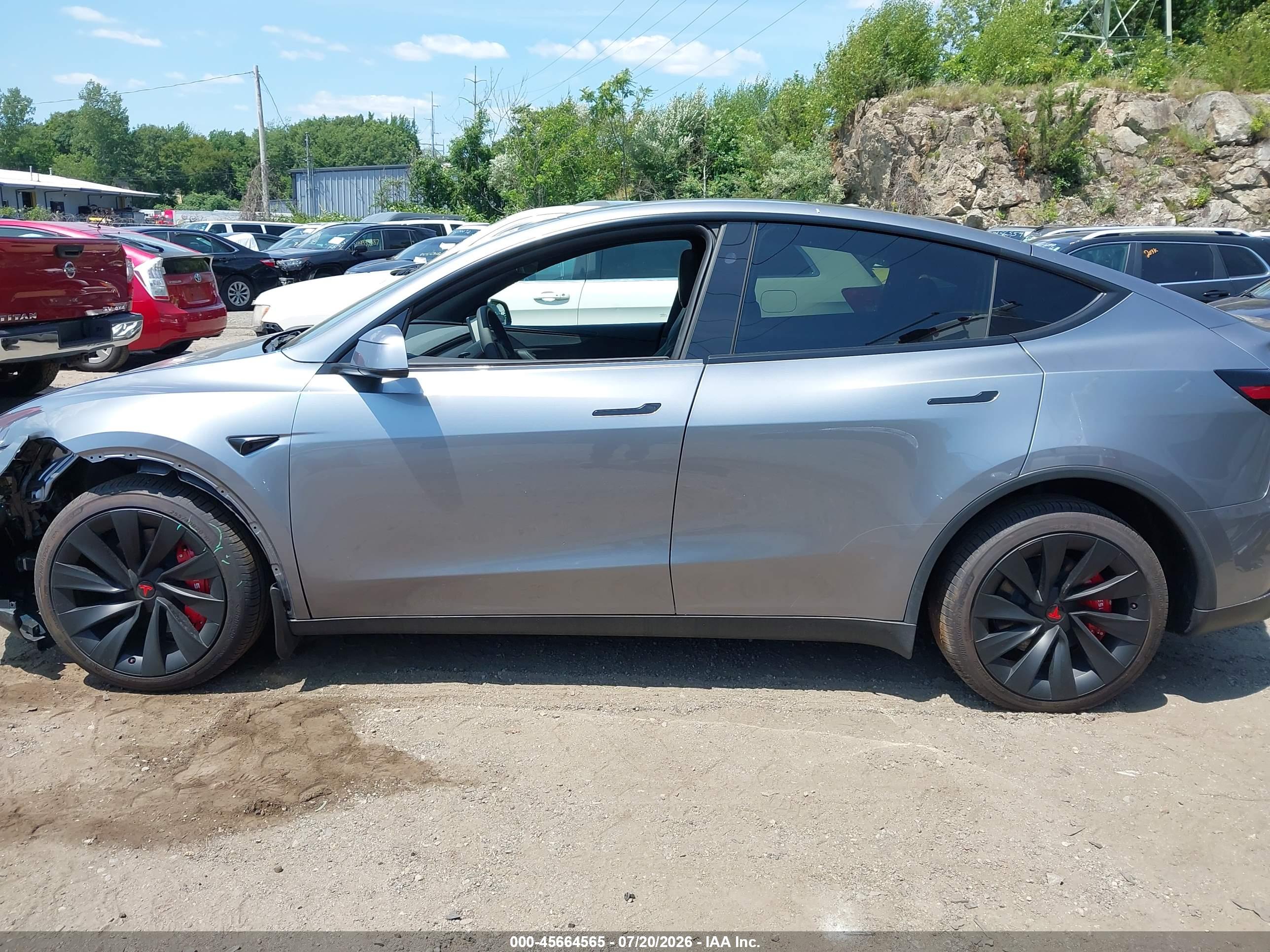2026 TESLA MODEL Y