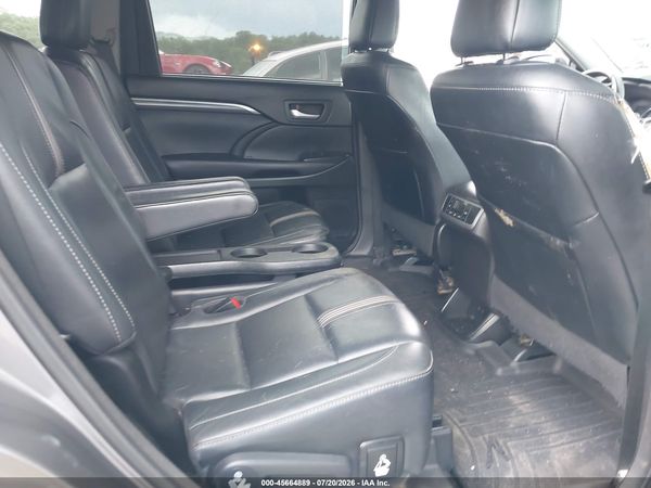 2017 TOYOTA HIGHLANDER SE