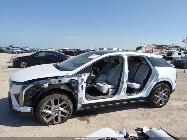 2026 CADILLAC OPTIQ LUXURY
