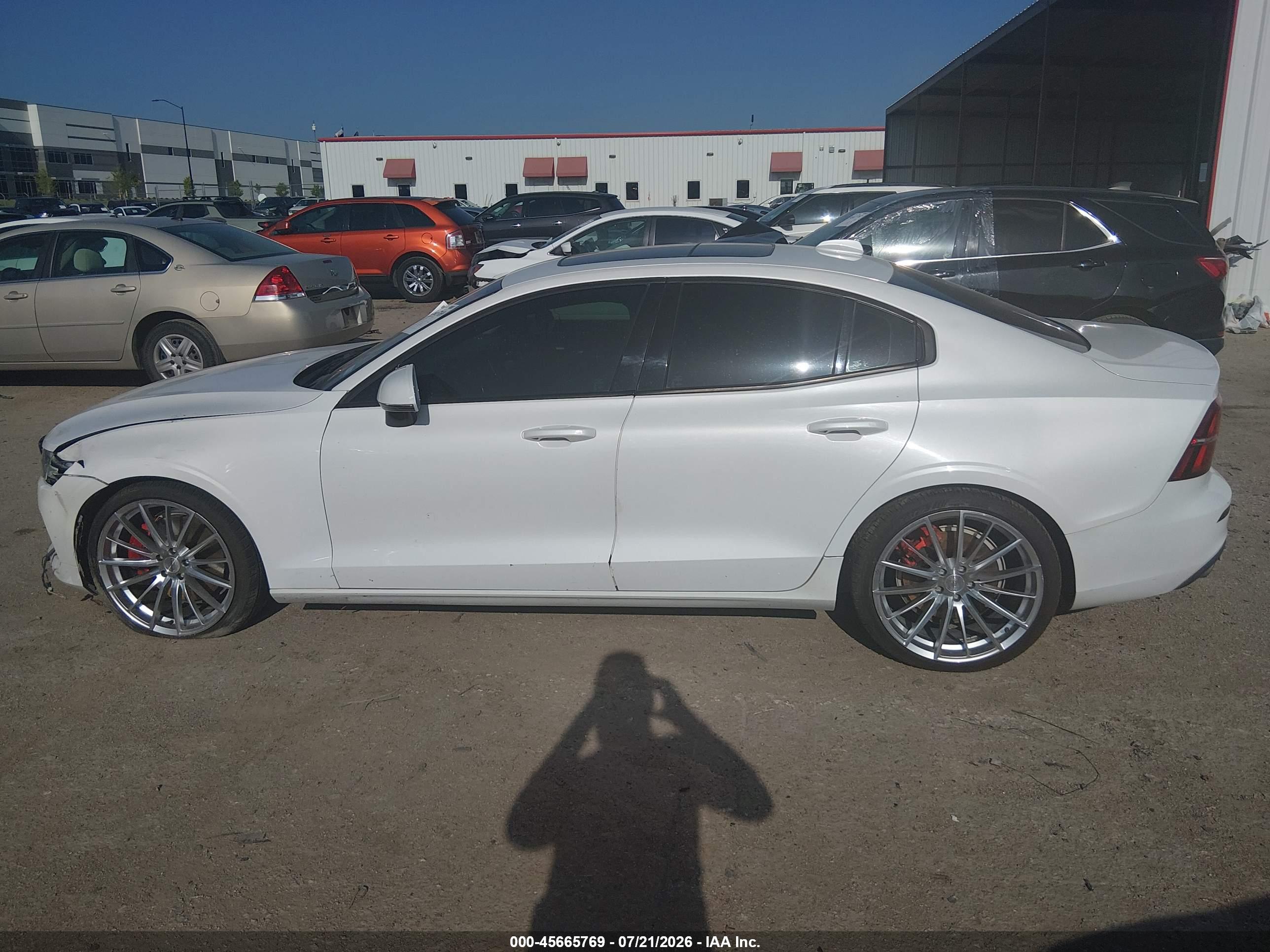2019 VOLVO S60 T6 MOMENTUM
