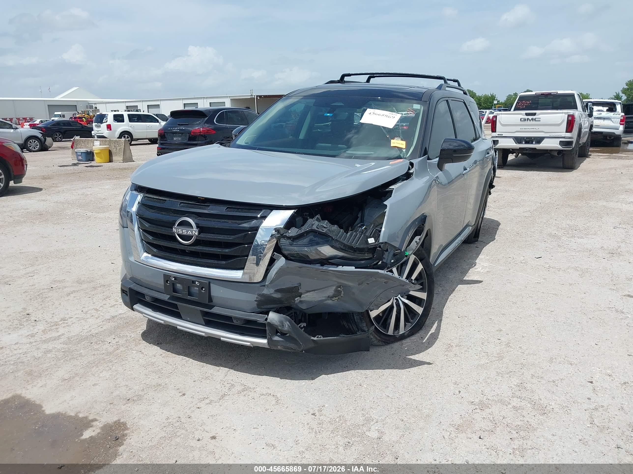 2025 NISSAN PATHFINDER PLATINUM FWD — I2