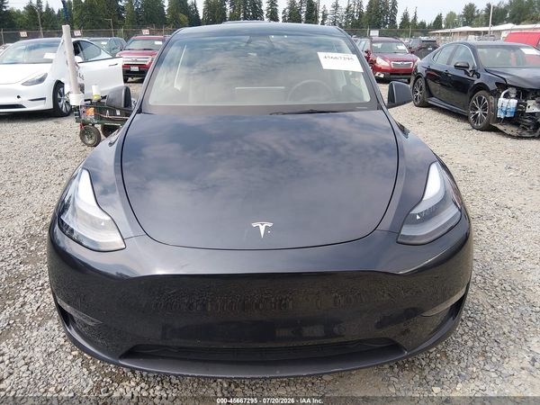 2025 TESLA MODEL Y