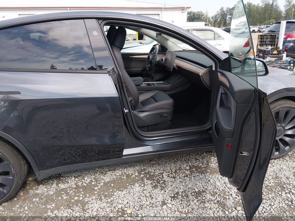 2025 TESLA MODEL Y