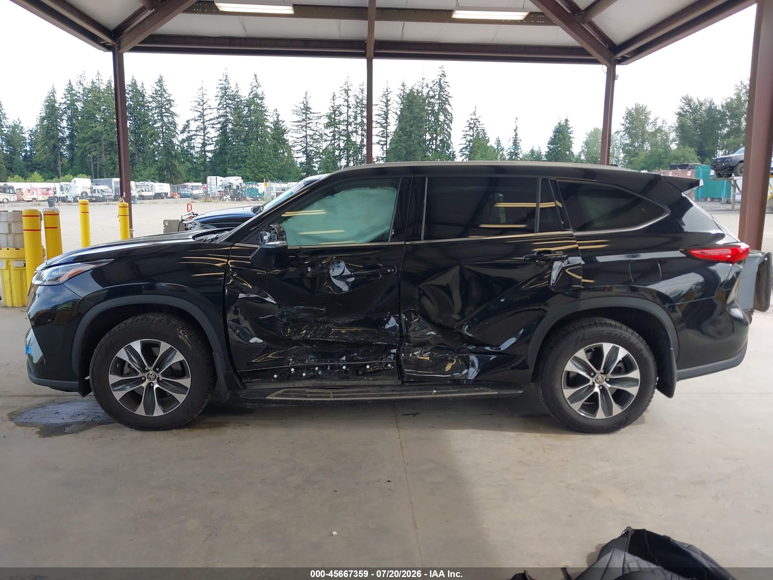 2022 TOYOTA HIGHLANDER XLE