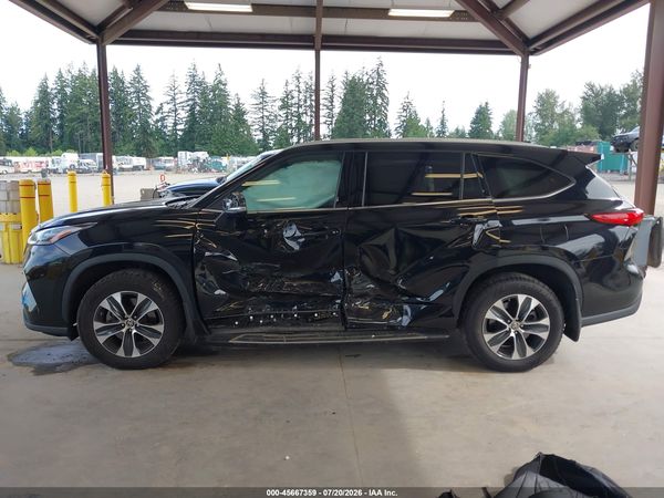 2022 TOYOTA HIGHLANDER XLE