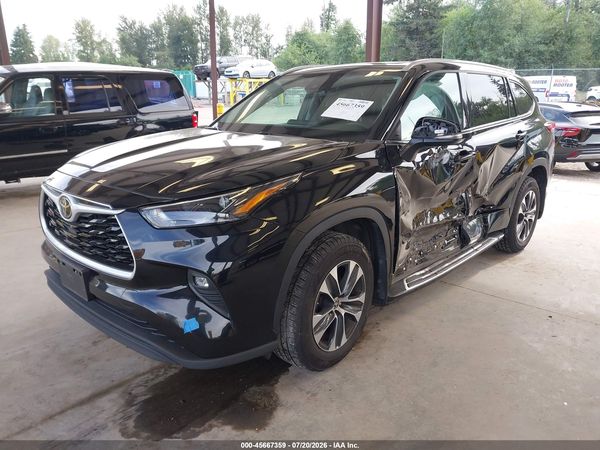 2022 TOYOTA HIGHLANDER XLE