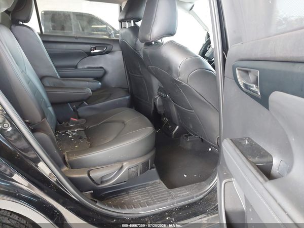 2022 TOYOTA HIGHLANDER XLE