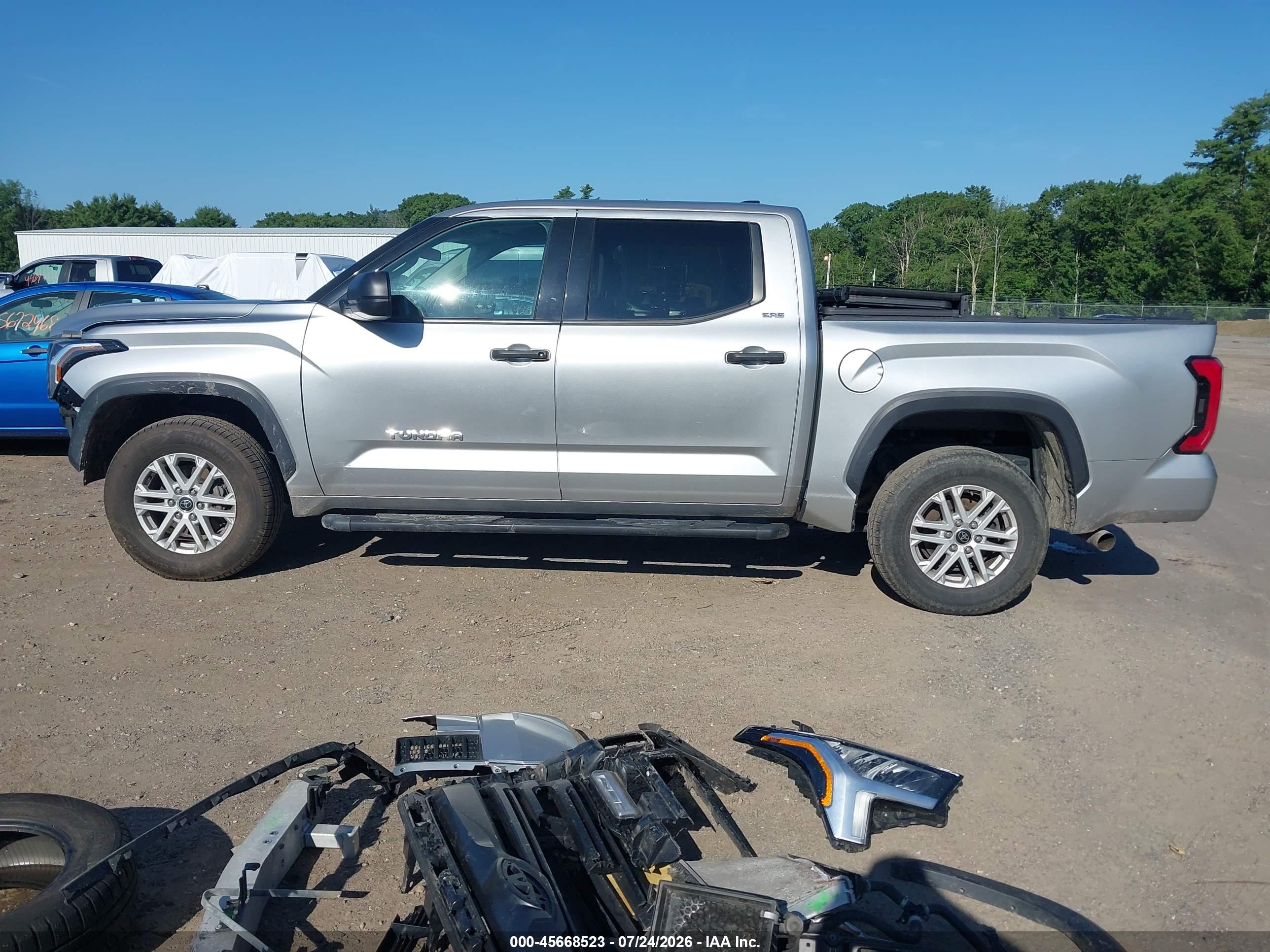 2022 TOYOTA TUNDRA SR5