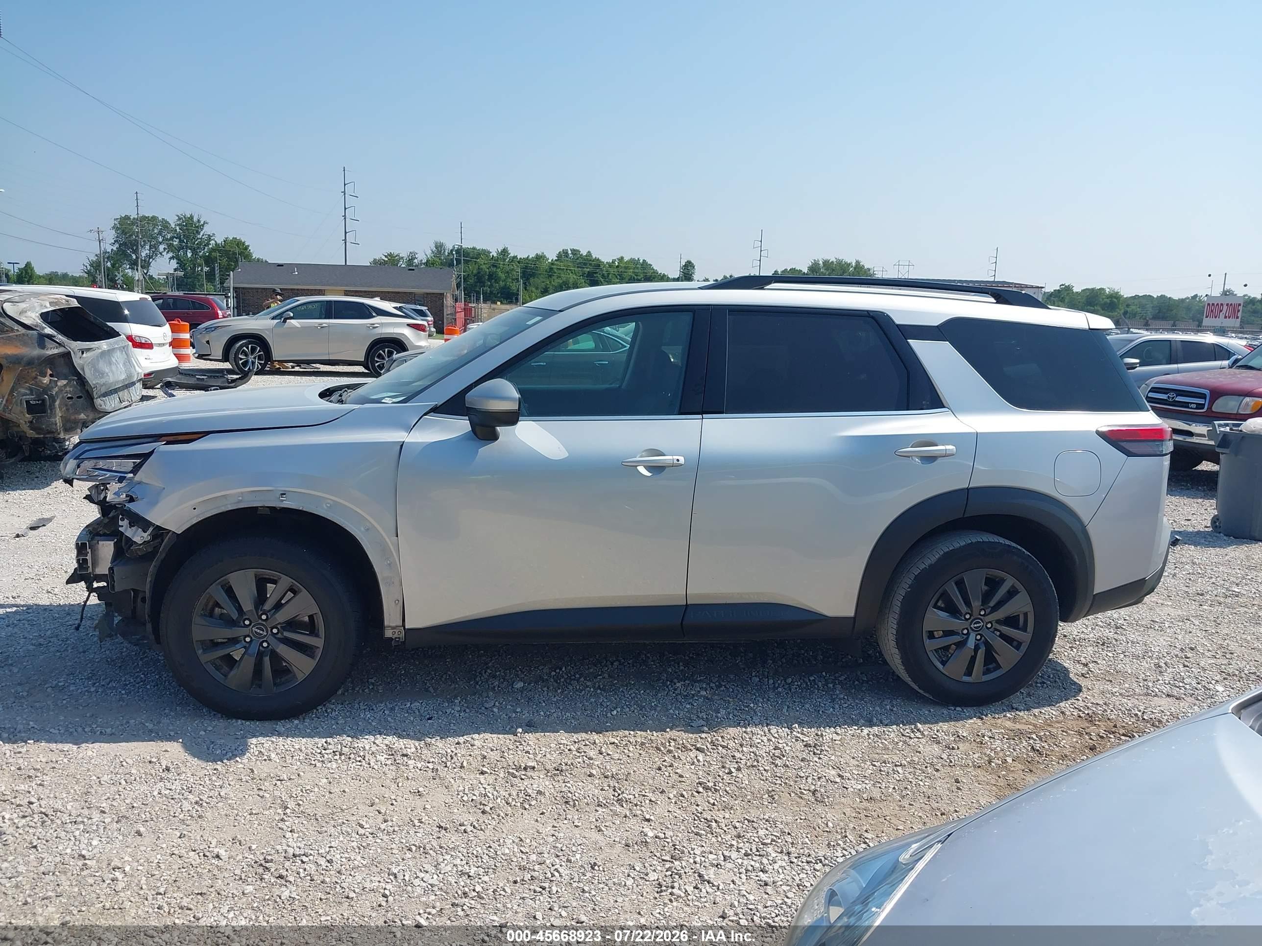 2022 NISSAN PATHFINDER SV 2WD