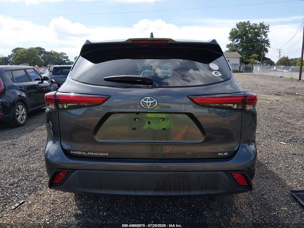2022 TOYOTA HIGHLANDER XLE
