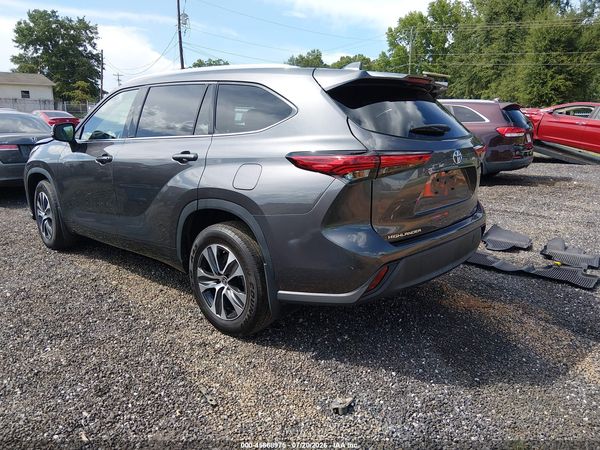 2022 TOYOTA HIGHLANDER XLE
