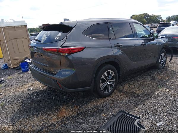 2022 TOYOTA HIGHLANDER XLE