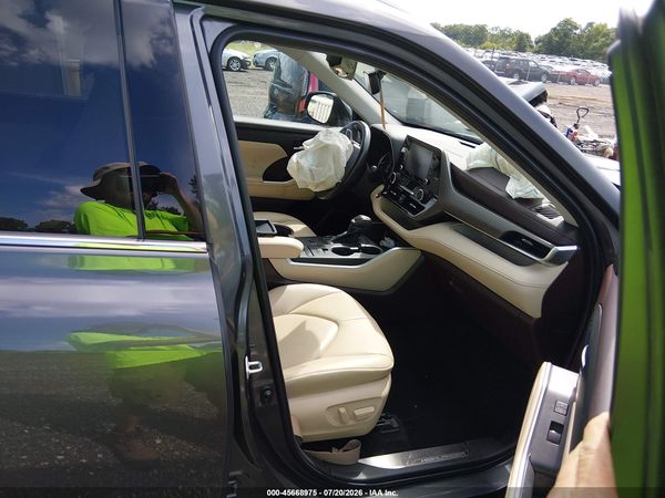 2022 TOYOTA HIGHLANDER XLE
