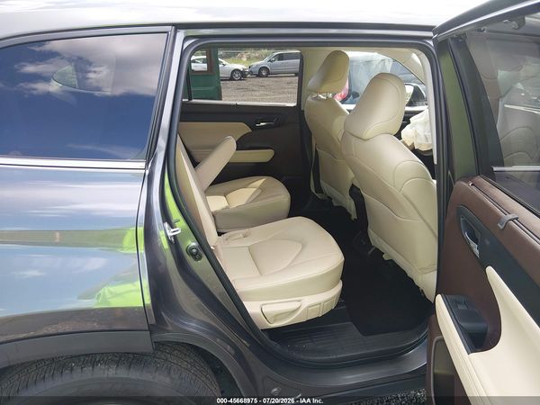 2022 TOYOTA HIGHLANDER XLE